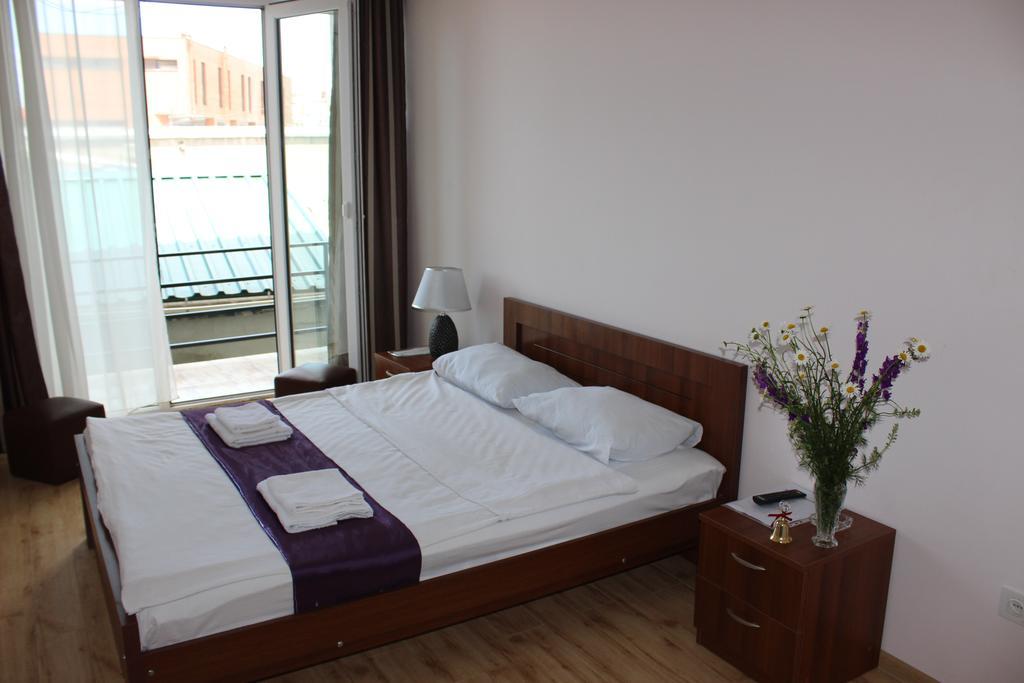 Hotel Nina Tbiliszi Kültér fotó